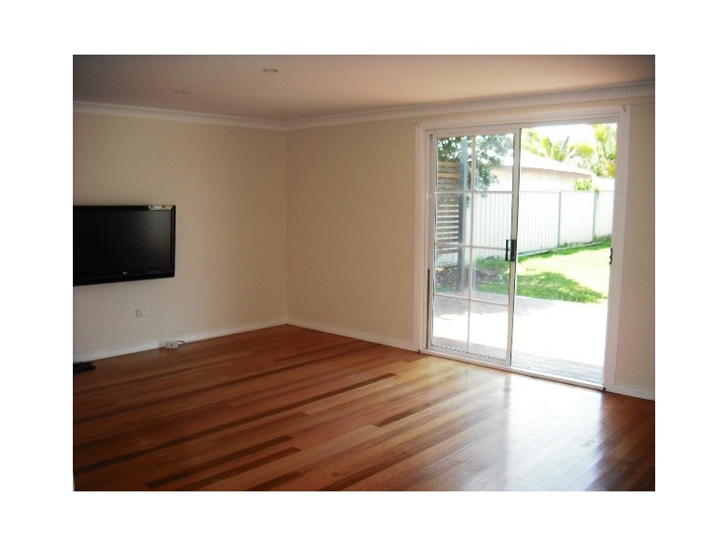 4 Lagoon Street, Barrack Heights NSW 2528