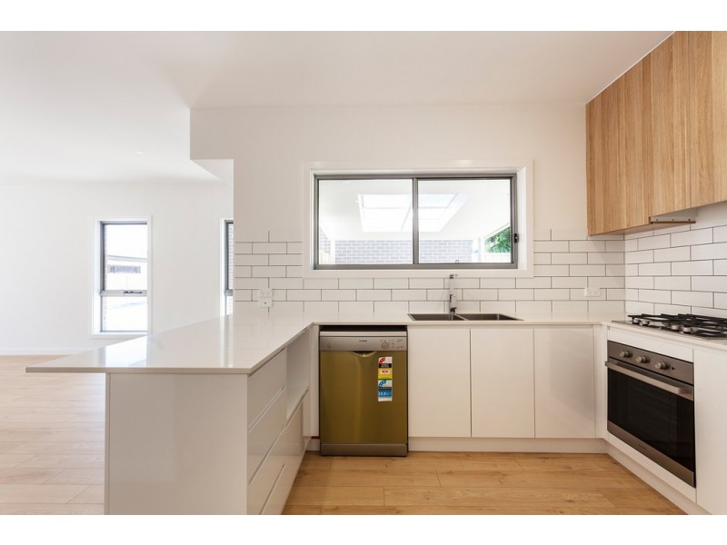 2/10 Karoo Street, Albion Park Rail NSW 2527