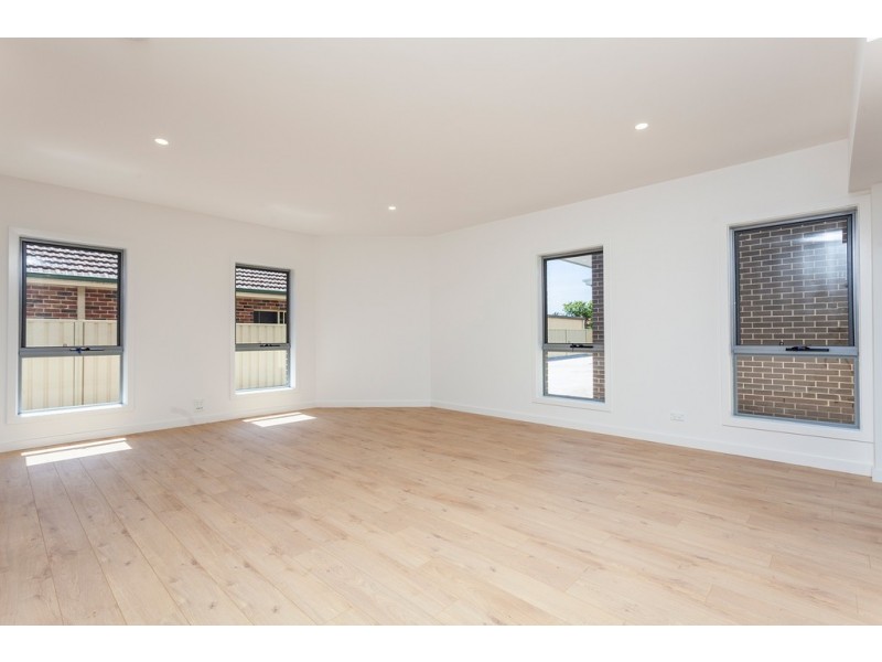 2/10 Karoo Street, Albion Park Rail NSW 2527