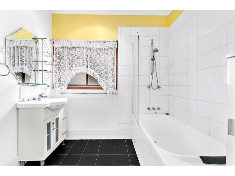 23 Lyne Street, Oak Flats NSW 2529