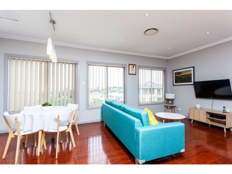 2/19 Backhouse Road, Lake Heights NSW 2502