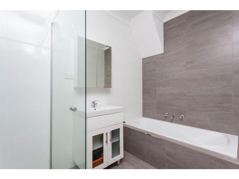2/19 Backhouse Road, Lake Heights NSW 2502