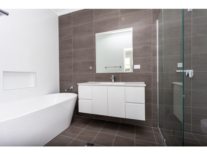 14B Moore Street, Oak Flats NSW 2529