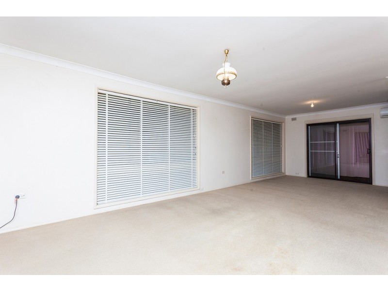 1/2 The Boulevarde, Oak Flats NSW 2529