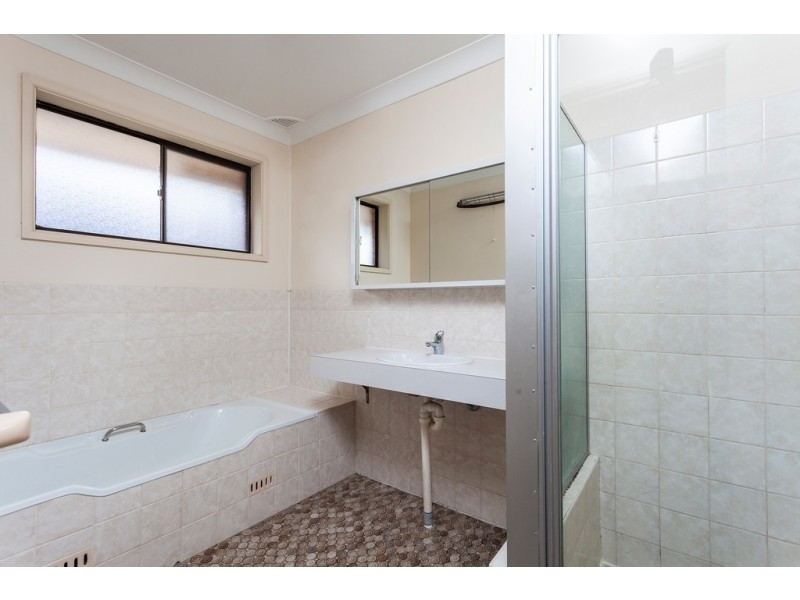 1/2 The Boulevarde, Oak Flats NSW 2529