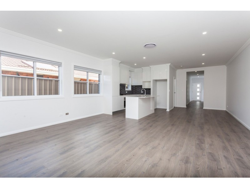 14 Moore Street, Oak Flats NSW 2529