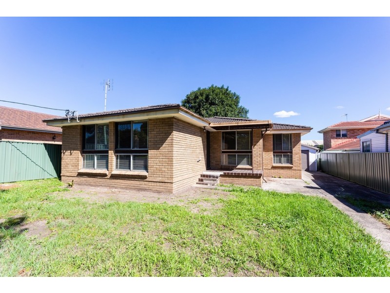9 Central Avenue, Oak Flats NSW 2529