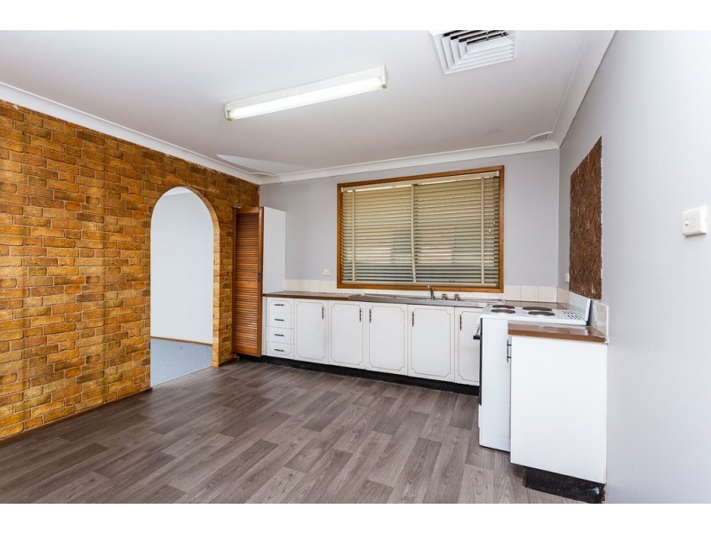 9 Central Avenue, Oak Flats NSW 2529