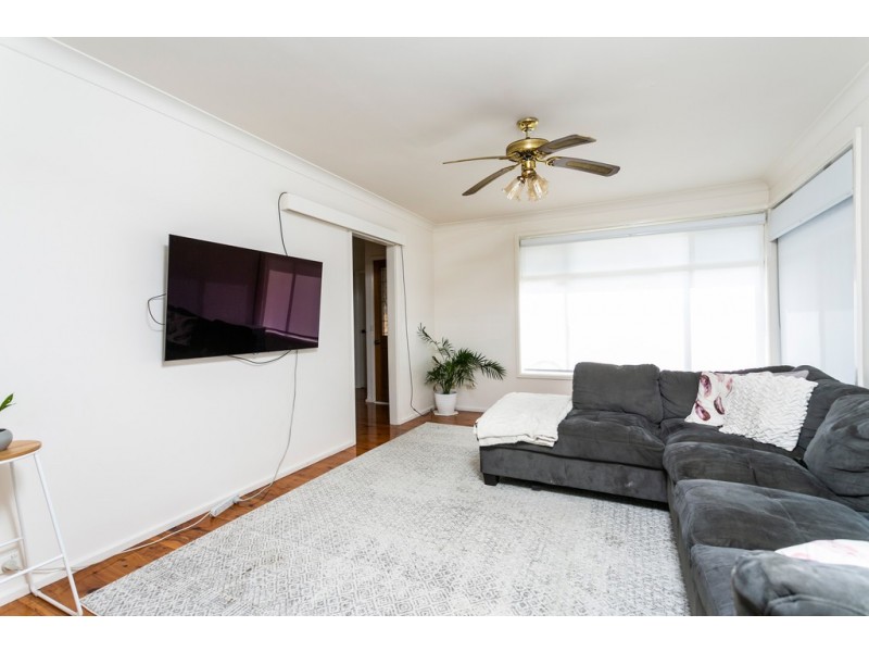 83 Barton Street, Oak Flats NSW 2529