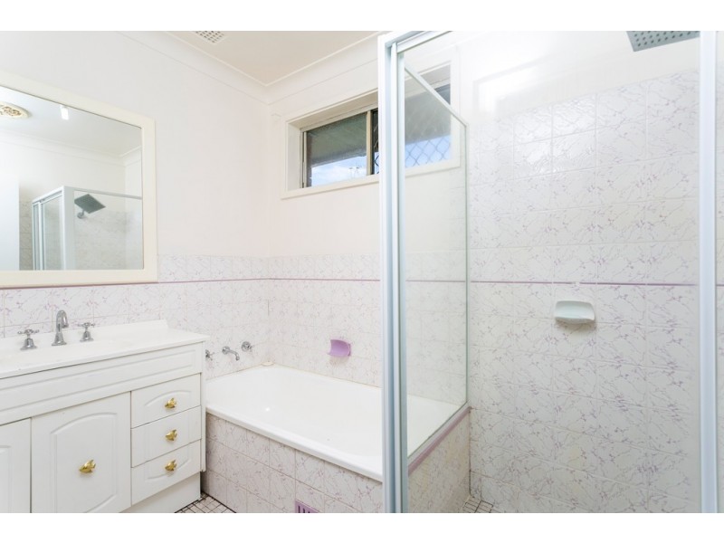 83 Barton Street, Oak Flats NSW 2529