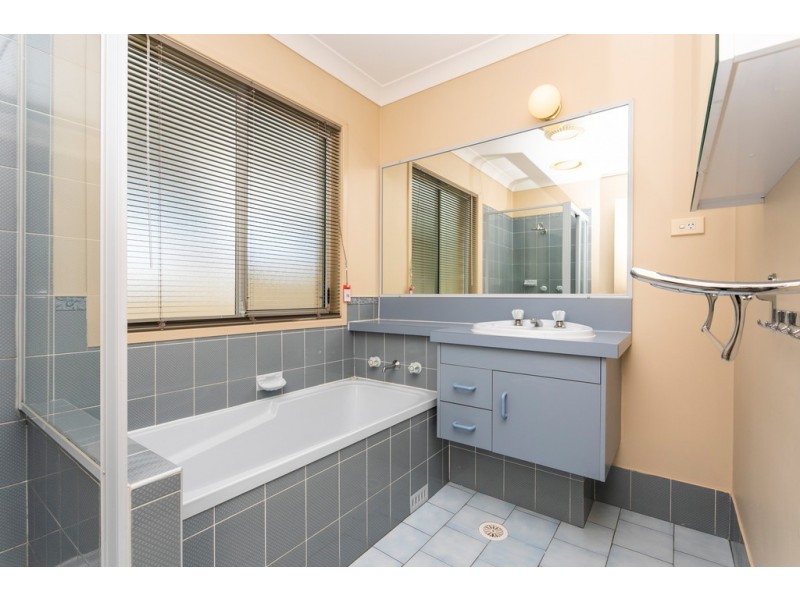 15 Jenail Place, Horsley NSW 2530