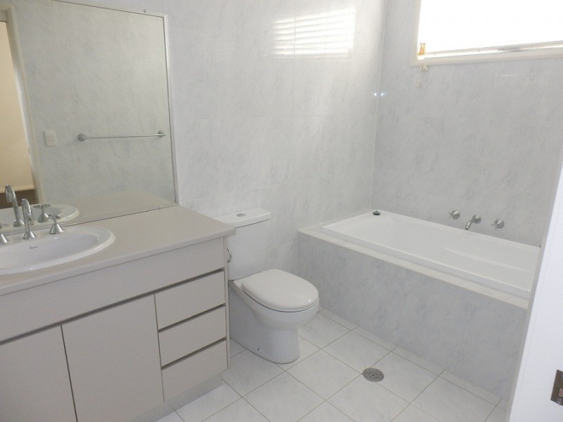 2/55 Korrongulla Crescent, Primbee NSW 2502