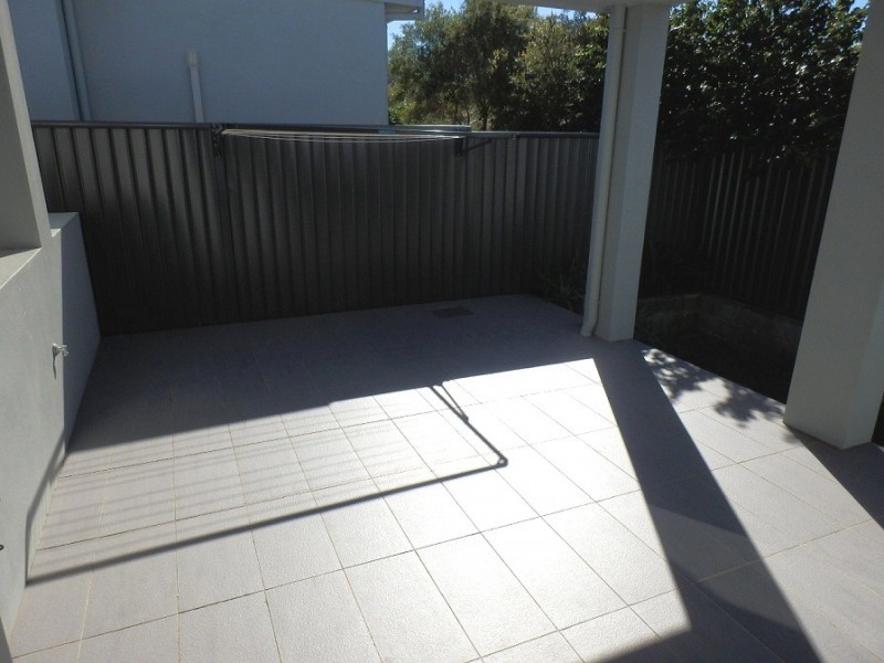 2/55 Korrongulla Crescent, Primbee NSW 2502