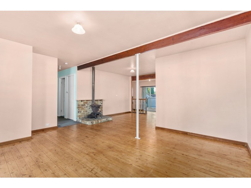 16 Deakin Street, Oak Flats NSW 2529