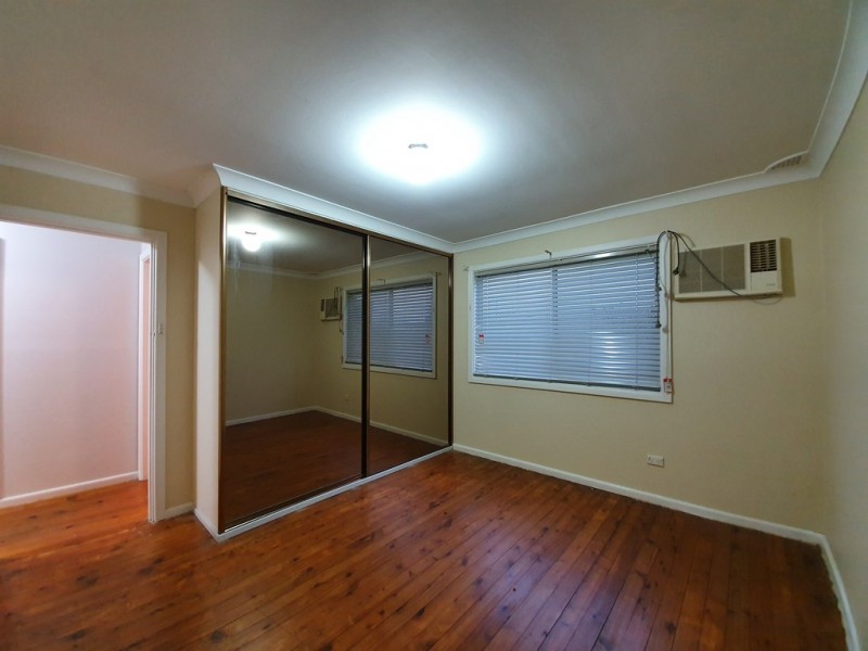 15 Central Avenue, Oak Flats NSW 2529