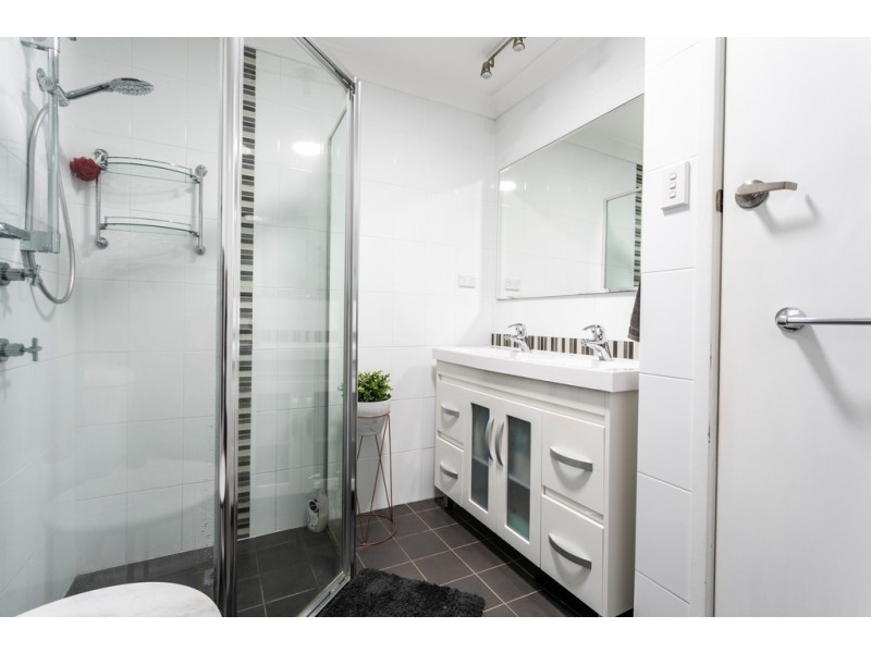 16 Barton Street,, Oak Flats NSW 2529
