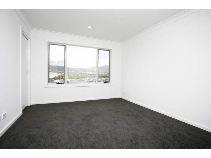 7 McNevin Close, Calderwood NSW 2527