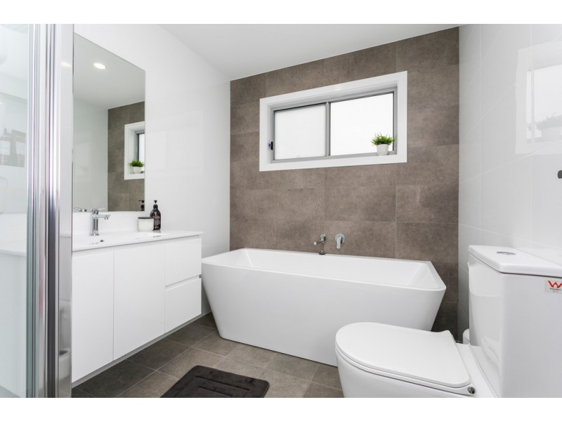 113 Madigan Boulevarde, Mount Warrigal NSW 2528