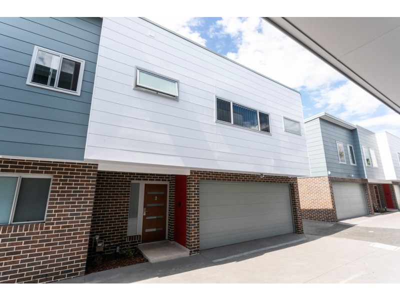 2/17 Fisher Street, Oak Flats NSW 2529