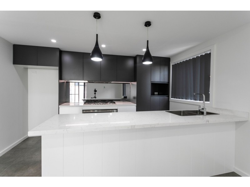 2/17 Fisher Street, Oak Flats NSW 2529