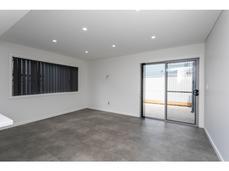 2/17 Fisher Street, Oak Flats NSW 2529