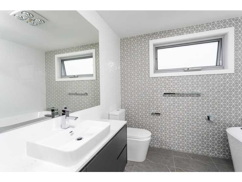 2/17 Fisher Street, Oak Flats NSW 2529