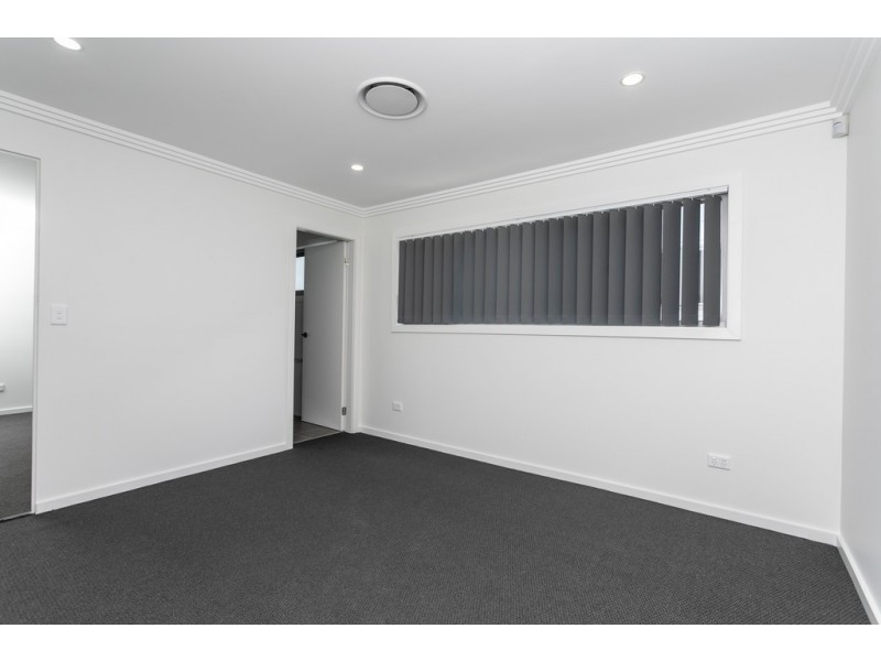 2/17 Fisher Street, Oak Flats NSW 2529