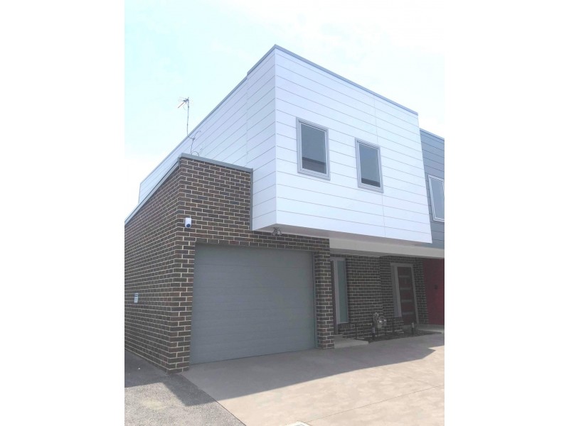 8/17 Fisher Street, Oak Flats NSW 2529