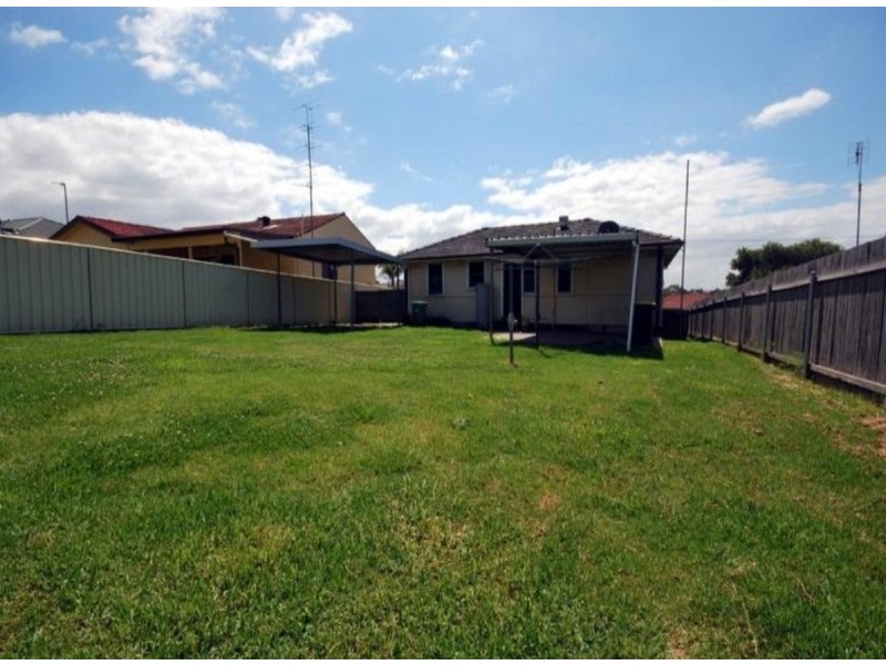 26 Girraween Avenue, Lake Illawarra NSW 2528