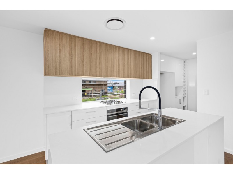 6 Coral Tree Crescent, Calderwood NSW 2527