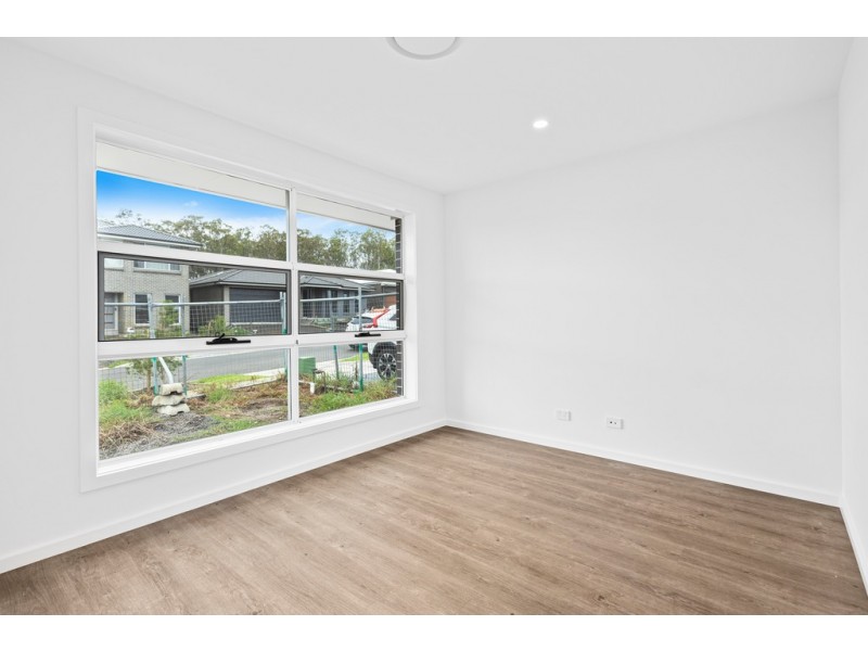 6 Coral Tree Crescent, Calderwood NSW 2527