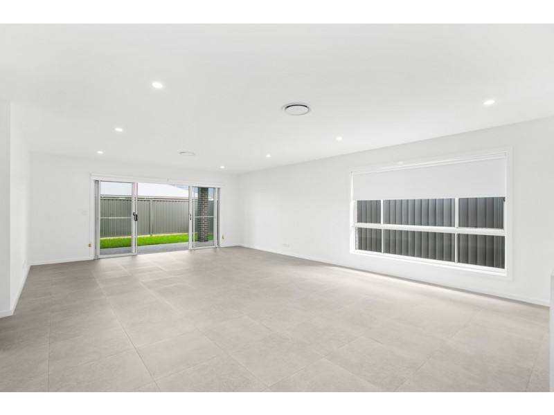 28 Farmgate Crescent, Calderwood NSW 2527