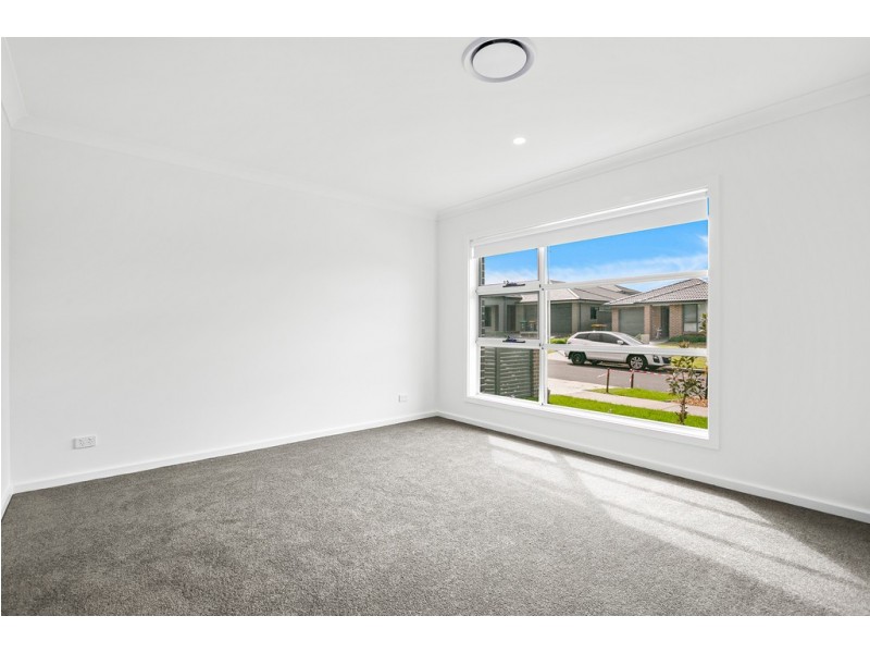 28 Farmgate Crescent, Calderwood NSW 2527