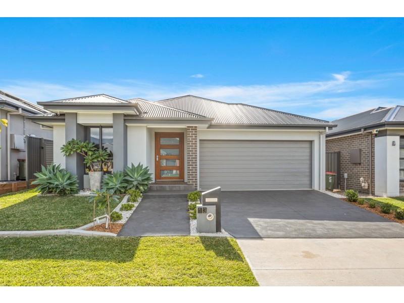 13 MEANDER DRIVE, Calderwood NSW 2527