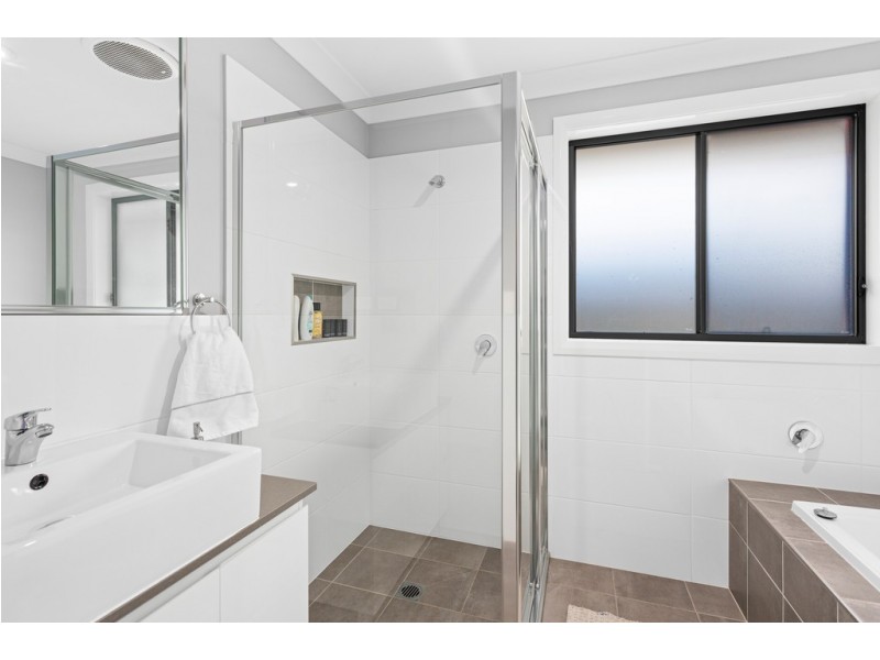 13 MEANDER DRIVE, Calderwood NSW 2527