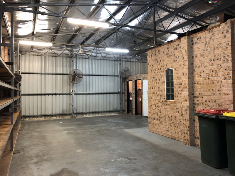 2/2 Commerce Drive, Lake Illawarra NSW 2528