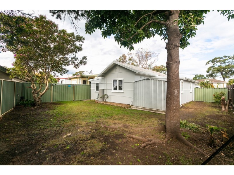 1/2 Lyne Street, Oak Flats NSW 2529