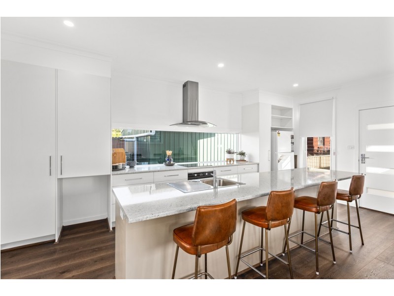 33 Leamington Road, Oak Flats NSW 2529