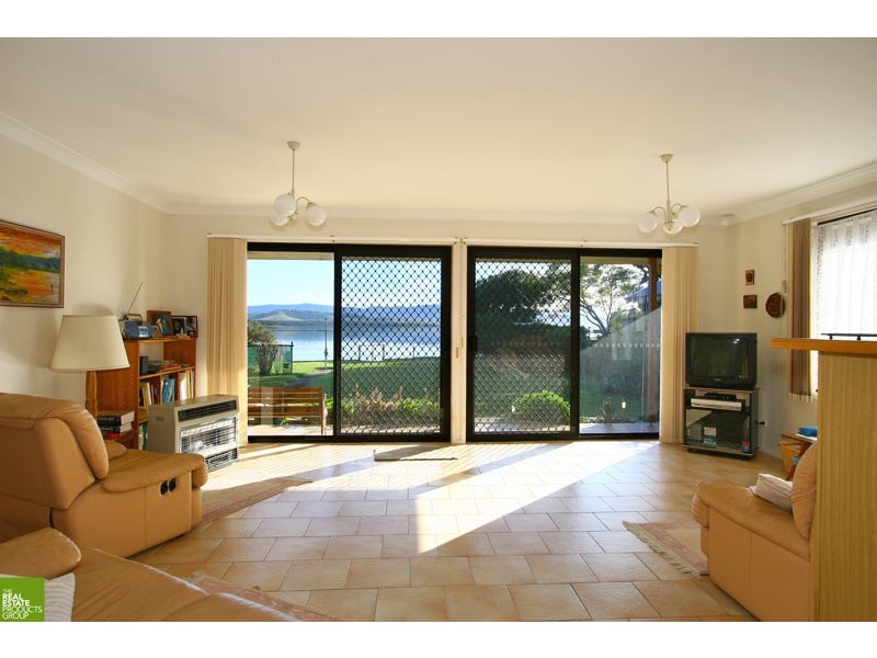 17 Newton Cres, Oak Flats NSW 2529