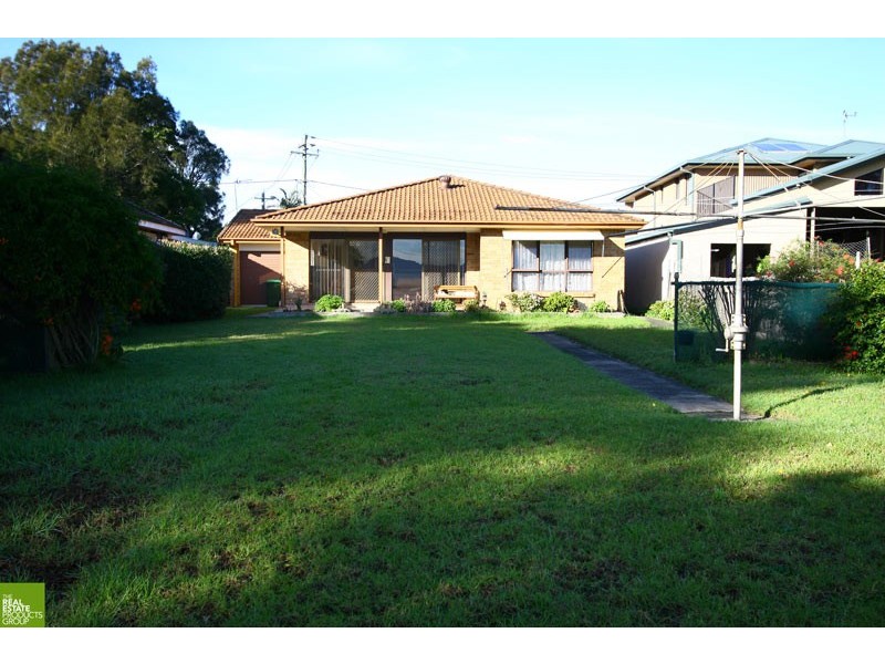 17 Newton Cres, Oak Flats NSW 2529