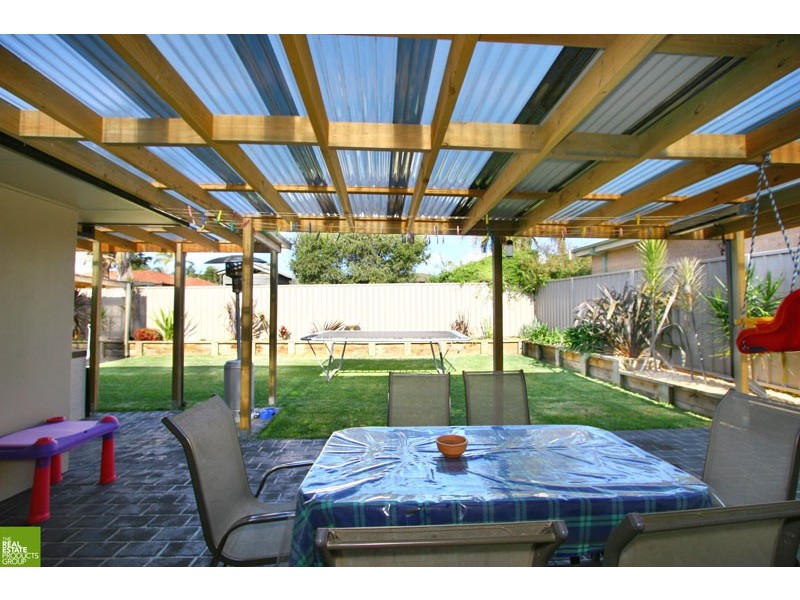 8 Hickory St, Albion Park Rail NSW 2527