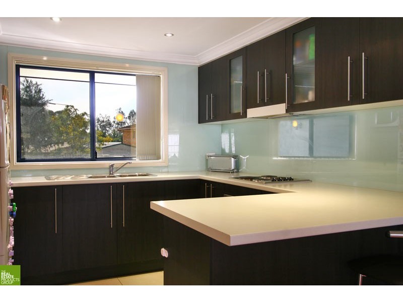 8 Hickory St, Albion Park Rail NSW 2527