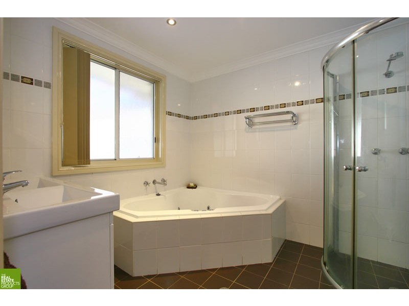 8 Hickory St, Albion Park Rail NSW 2527