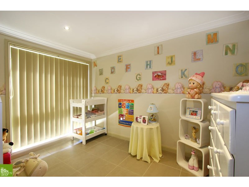 8 Hickory St, Albion Park Rail NSW 2527