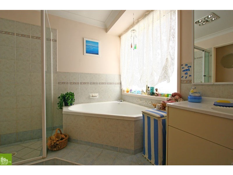 9 Helsal Court, Shell Cove NSW 2529