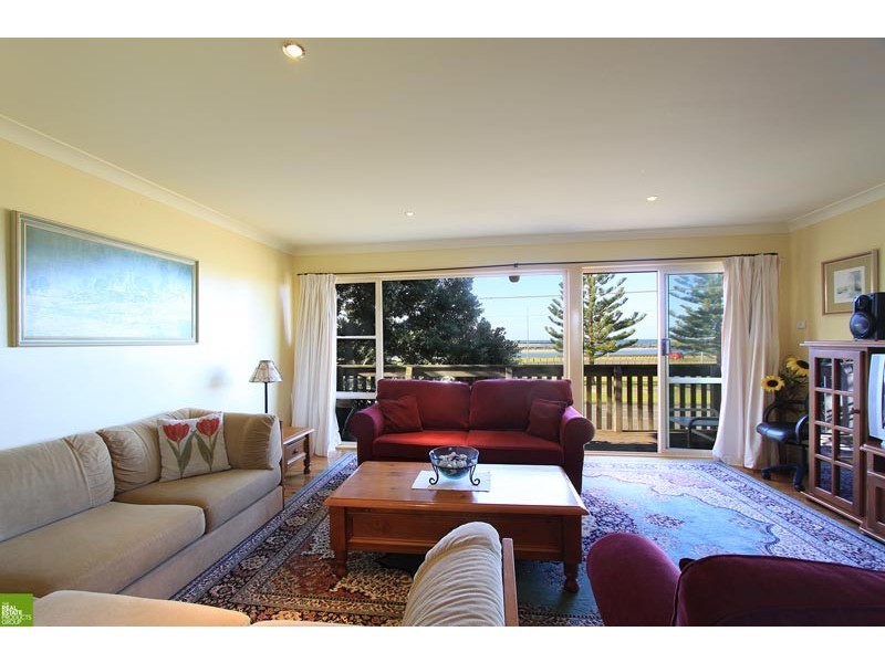 19 Reddall Parade, Lake Illawarra NSW 2528