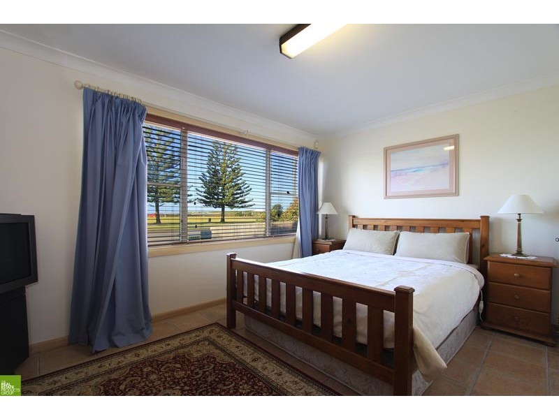 19 Reddall Parade, Lake Illawarra NSW 2528