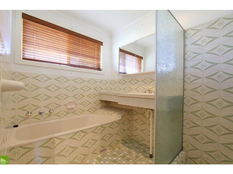 19 Reddall Parade, Lake Illawarra NSW 2528