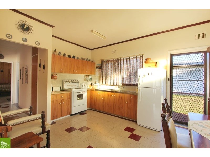 1 Forrest Street, Oak Flats NSW 2529