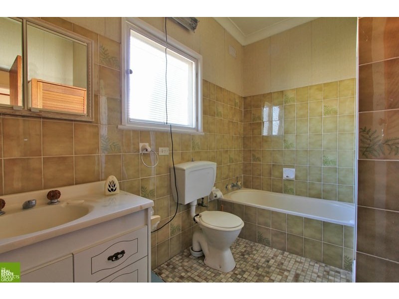 1 Forrest Street, Oak Flats NSW 2529